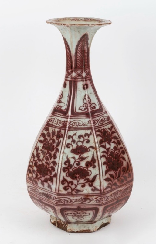 An antique Chinese pottery faceted vase with iron red floral decoration, Qing Dynasty, 18th/19th century, ​​​​​​​38cm high