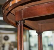 An antique Irish circular occasional table with stunning marquetry top, 19th century - 3