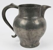 An antique pewter ale jug, 18h/19th century, 24cm high, 27cm wide - 3