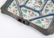 An antique Chinese pewter serving tray with Chinese porcelain inserts, 19th/20th century, ​​​​​​​33cm wide - 5