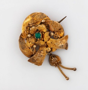 An antique Colonial Australian yellow gold brooch set with green stone, 19th century, ​​​​​​​4.5cm high, 4.3 grams