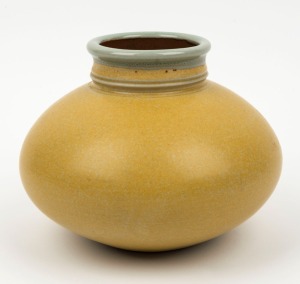 ARNAUD BARRAUD studio pottery vase with mustard glaze, monogram stamp "A.B.", 14cm high, 18cm wide