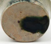 MERRIC BOYD pottery vase glazed in grey and blue with green interior, incised "Merric Boyd", ​​​​​​​12cm high, 14cm wide - 3