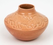 KLYTIE PATE pottery lamp base with incised cat decoration, signed "Klytie Pate, 1951", 10cm high, 14cm wide - 2