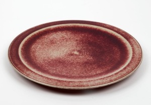 CHRIS SANDERS pottery platter with pigeon blood glaze,  signed on the base "Christopher Sanders 1991",  ​​​​​​​31cm diameter