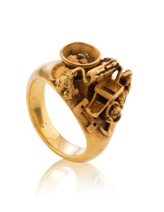 Miner's ring in 22ct gold, stamped "C.B",  an impressive weight of 32.3grams