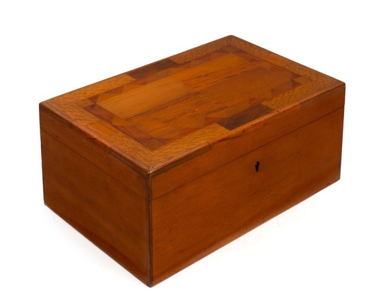 NEW ZEALAND antique kauri pine box with inlaid specimen wood top, 19h century, ​​​​​​​12cm high, 27cm wide, 18cm deep 