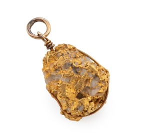 A gold nugget quartz ore pendant, ​​​​​​​2cm high, 11.2 grams total