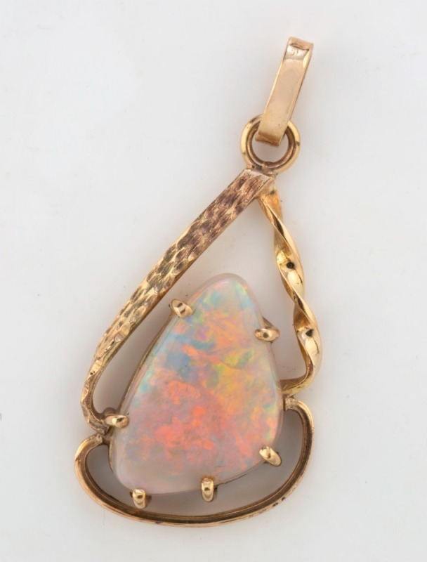 A 9ct yellow gold pendant, set with a solid Coober Pedy white opal, 3cm high overall, 