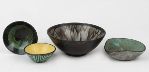 DAVID & HERMIA BOYD group of four pottery bowls, the largest 7.5cm high, 19cm diameter