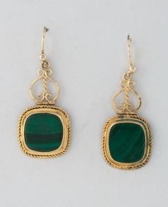 A pair of silver gilt drop earrings set with polished malachite, 3cm high