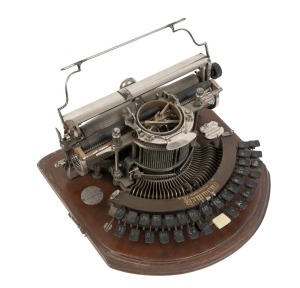 HAMMOND American antique typewriter in timber case, 19th century, ​​​​​​​35cm wide overall