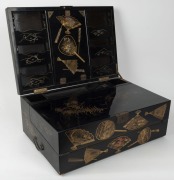 An antique Japanese lacquered writing box, made for the European market, circa 1870, ​​​​​​​20cm high, 47cm wide, 32cm deep - 2