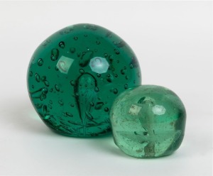 Two antique English glass dump paperweights, 19th century, ​​​​​​​13cm and 7.5cm 