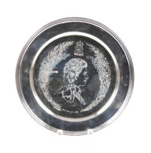 Elizabeth II sterling silver plate in presentation box, limited edition of 2000. Diameter 22.5cm&nbsp;