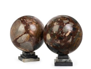 GRAND TOUR pair of antique variegated marble spheres on stepped marble bases, 19th century, 18cm high overall