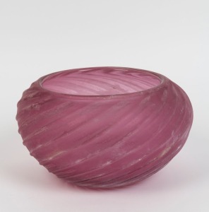 CENEDESE Scarvo pink Murano glass bowl, engraved "Cenedese" with original foil label "Cenedese, Murano, Vetri" and additional paper label "Cenedese Glass, Murano, Made in Italy", 16cm high, 27cm wide