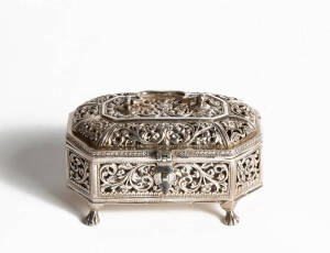 An Eastern silver reticulated casket, 8cm high, 14.5cm wide and 8cm deep