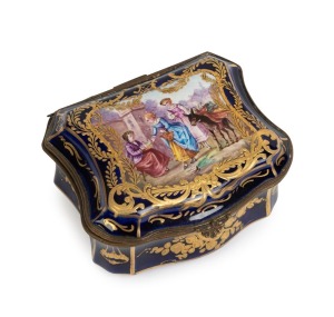 SEVRES antique French porcelain jewellery casket with ormolu mounts and original padded interior, 19th century, ​​​​​​​5cm high, 9.5cm wide, 8.5cm deep