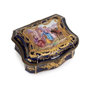 SEVRES antique French porcelain jewellery casket with ormolu mounts and original padded interior, 19th century, 5cm high, 9.5cm wide, 8.5cm deep