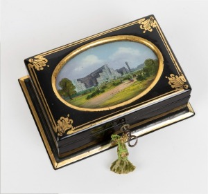 CRYSTAL PALACE "FROM THE GROUNDS" antique English papier-mâché box with glass vignette scene of the famous Exhibition Hall in London, mid 19th century, 5.5cm high, 14cm wide, 10cm deep