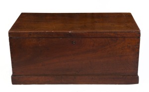 A colonial Australian cedar blanket box with kauri pine secondary timbers, 19th century,  42cm high, 92cm, 47cm