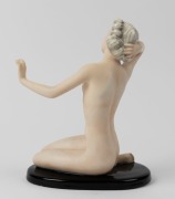 GOLDSCHEIDER Art Deco porcelain statue of kneeling female nude, black factory mark "Goldscheider, Wien, Made in Germany", 22cm high - 2