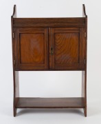 An antique English walnut Aesthetic Movement free standing book stand cabinet, 19th century, ​​​​​​​76cm high, 43cm wide, 19cm deep - 2