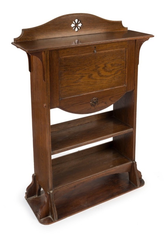 An oak Arts & Crafts bureau, early 20th century, 118cm high, 84cm wide, 25cm deep