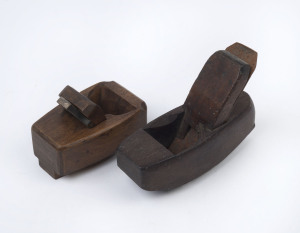Two antique carriage builder's planes, 19th century, ​10cm and 14cm soles