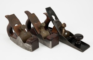 Antique planes including two steel and Blackwood J.A.S. McLaren, Melbourne, and a 15" rosewood and steel with Mathieson & Son blade, (3 items), the largest 38cm long. 