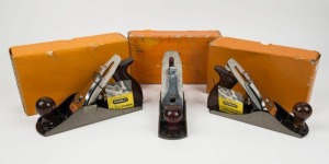 New old stock, hand planes including Stanley made in Australia 4" and 4½" unused, and Turner (Melbourne) No.4 smooth plane, (3 items), the largest 27cm long.