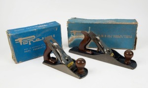 Two Pope new old stock, No.5 smoothing plane, and No.4 smoothing plane, the No.5 box 36cm long.
