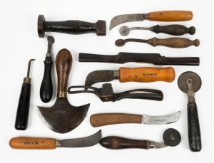 An assortment of leather working tools, including shoemaker's cutting knives, stitching wheels and planes, various models and makers, Hyde U.S.A. and Snell & Atherton, (14 items), largest plane 25.5cm long.