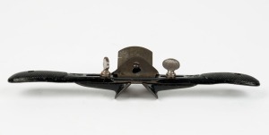 Stanley No.65 chamfer spokeshave plane with adjustable left and right fence and 1½ inch sweetheart Stanley blade, 26.5 cm long.