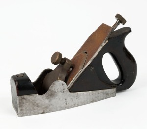 Norris London A5 coffin shape smoothing plane in original condition comprising of ebonized beech infills with original 2 ⅛ inch Norris iron, 24.5cm long.