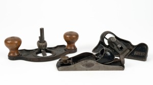 A very rare selection of Stanley hand planes including, No.65½ with sweetheart blade, No.71 router and No.95 edge trimming block plane with sweetheart blade, (3 items total), the largest 21cm long.