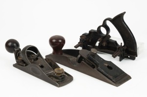 A collection of Stanley hand planes, including Stanley No.238 weatherstrip plough plane, No.15½ and No.97 cabinetmaker's edge plane with sweetheart blade, (3 items total), 25cm long.