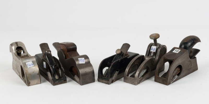 A select group of rebate and block planes from various manufactures including, Kimberley 3½ bullnose plane, and Stanley No.90J rabbet plane, (6 items total), the Stanley 13cm long. 