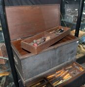 TOOL TRUNK AND TOOLS. A fine collection of antique and vintage hand tools and assorted planes housed in a carpenter's trunk, 19th/20th century - 7