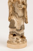 An antique Japanese carved ivory okimono, Meiji&nbsp;period, 19th/20th century, 24cm high - 3