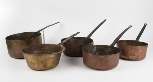 COOK WARE group of five assorted graduated copper cooking pans with iron handles, 19th/20th century, the largest 24cm wide