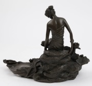 An Art Nouveau style cast bronze statue of a lady and lily pads&nbsp;by a pond, 20th century, ​​​​​​​19.5cm high - 4