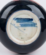 MOORCROFT&nbsp;"Poppy" pattern English pottery vase on blue ground, impressed "Moorcroft, Made In England", 16cm high - 3