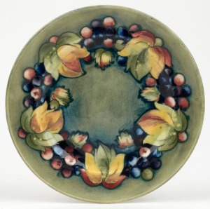 MOORCROFT "Leaf and Berry" English pottery plate on celadon ground, impressed signature mark "Moorcroft, Potters To H.M. The Queen, Made In England", 16.5cm diameter