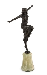 An Art Nouveau bronze statue of a dancing lady, mounted on a green onyx plinth, early 20th century, ​​​​​​​25cm high