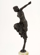An Art Nouveau bronze statue of a dancing lady, mounted on a green onyx plinth, early 20th century, ​​​​​​​25cm high - 3