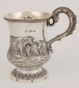 A Georgian sterling silver tankard with impressive repousse decoration and inscription "To The Owner Of The Best Scotch Runt, The Gift Of Lord Arthur Lenox, Chichester Cattle Show, Dec. 11th, 1833". Made in London, circa 1833. ​​​​​​​12.5cm high, 284 gram - 2