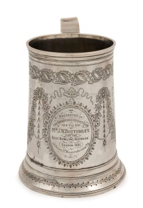 A Georgian sterling silver tankard with engraved decoration, by John Langlands of Newcastle, circa 1798, 14cm high, 310 grams