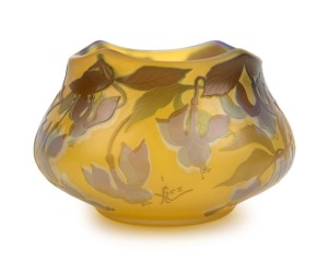 An Art Nouveau French cameo glass vase with floral decoration, early 20th century, signed (illegible), 8.5cm high, 13cm wide
